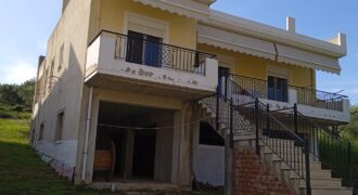 A three-storey building of 260 sq.m. is for sale. in Mavroudi Igoumenitsa. €190,000 (101)