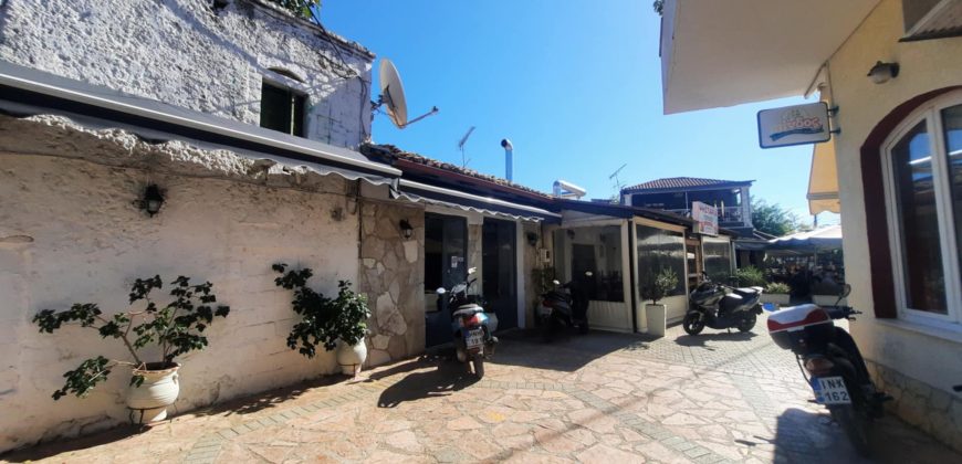 Πωλείται επαγγελματικός χώρος 91,80 τ.μ. επί  οικοπέδου  304,90 τ.μ.  στην Πέρδικα Θεσπρωτίας. 270.000€