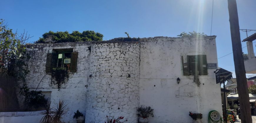 For sale commercial space of 91.80 sq.m. on a plot of 304.90 sq.m. in Perdika, Thesprotia. 270,000€
