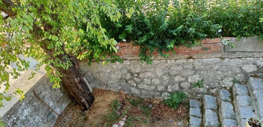 Πωλείται διώροφη κατοικία  70 τ.μ. στους Φιλιάτες Θεσπρωτίας. 38.000€ (301)