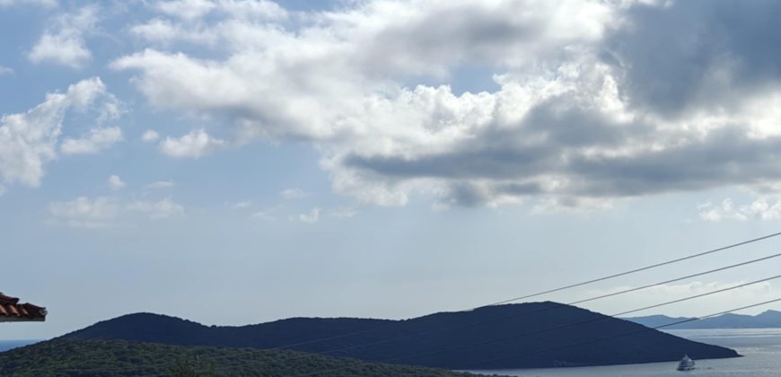 For sale a panoramic plot of 2,710.60 sq m. with two houses in Sivota, Thesprotia. 1,100,000€ (311)