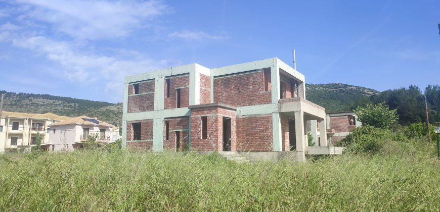 Unfinished three-story building of 220 sq m. for sale in Parapotamos, Igoumenitsa. (071)