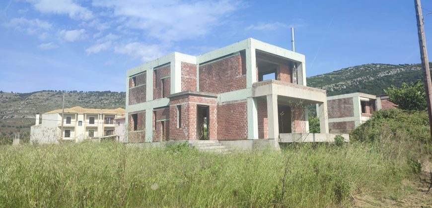 Unfinished three-story building of 220 sq m. for sale in Parapotamos, Igoumenitsa. (071)