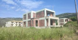 Πωλείται ημιτελής τριώροφη οικοδομή 220 τ.μ. στον Παραπόταμο Ηγουμενίτσας.  (071)