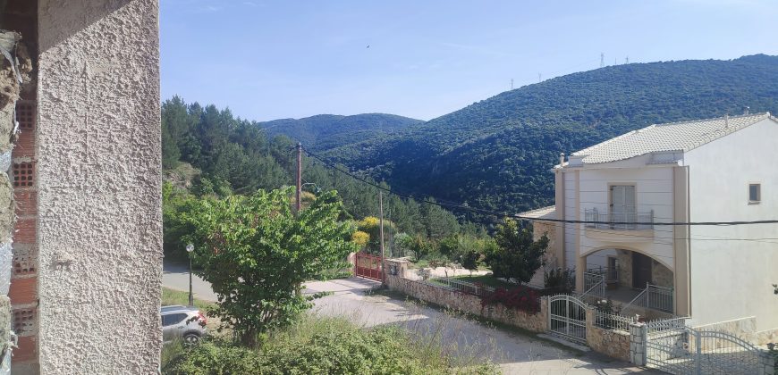 Πωλείται ημιτελής τριώροφη οικοδομή 220 τ.μ. στον Παραπόταμο Ηγουμενίτσας.  (071)