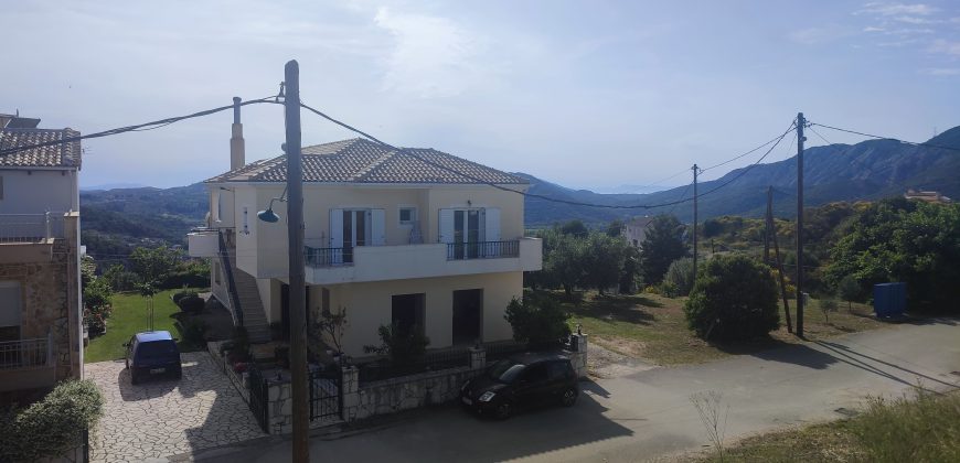 Πωλείται ημιτελής τριώροφη οικοδομή 220 τ.μ. στον Παραπόταμο Ηγουμενίτσας.  (071)